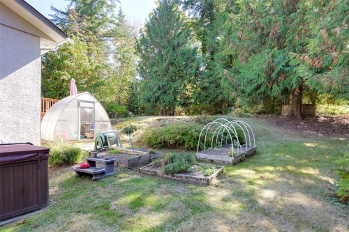 1215 Cloake Hill Rd, North Saanich, BC 