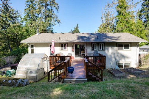 1215 Cloake Hill Rd, North Saanich, BC 