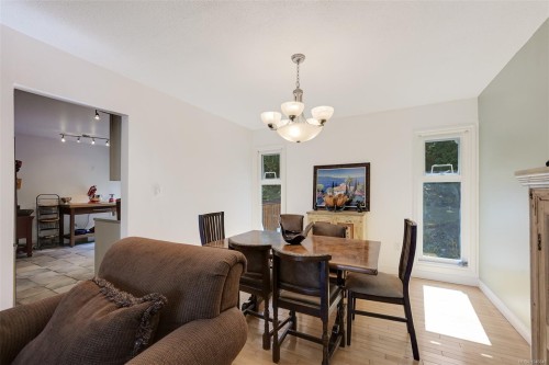 1215 Cloake Hill Rd, North Saanich, BC 
