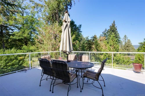 1215 Cloake Hill Rd, North Saanich, BC 
