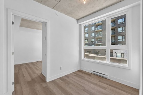 Den - 307-1431 Av. De La Gare, Mascouche, QC 