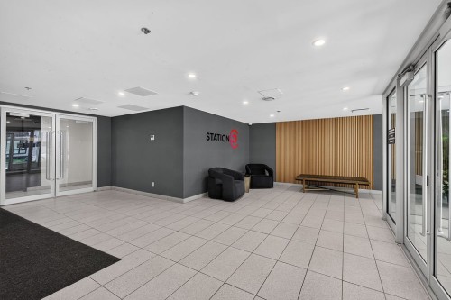 Mud Room - 307-1431 Av. De La Gare, Mascouche, QC 