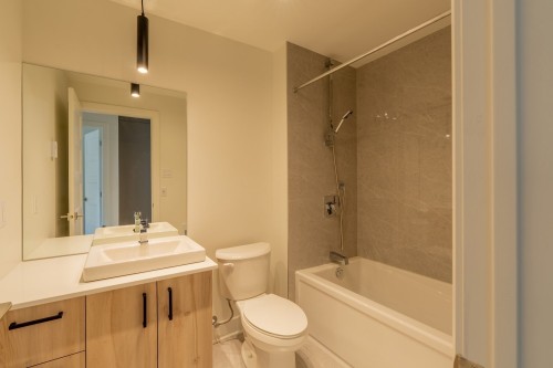 Salle de bains - 11420 Av. L'Archevêque, Montréal (Montréal-Nord), QC 