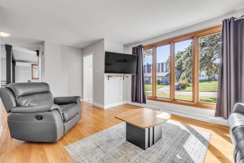 Salon - 37 Rue Du Grand-Sault, Québec (Beauport), QC 