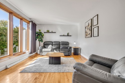 Salon - 37 Rue Du Grand-Sault, Québec (Beauport), QC 