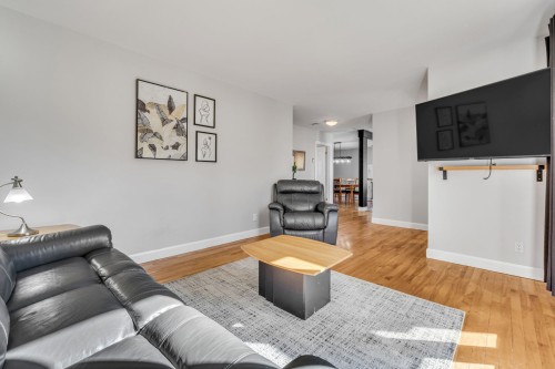 Salon - 37 Rue Du Grand-Sault, Québec (Beauport), QC 
