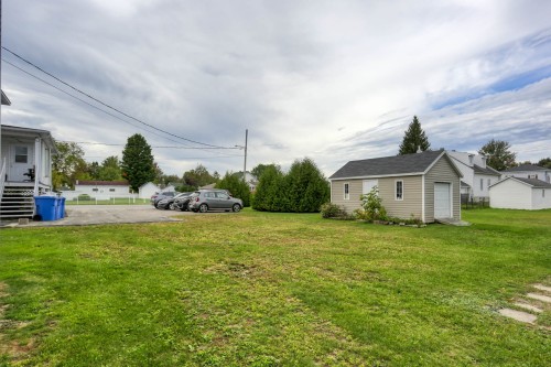 Courtyard - 611 207E Avenue, Shawinigan, QC 