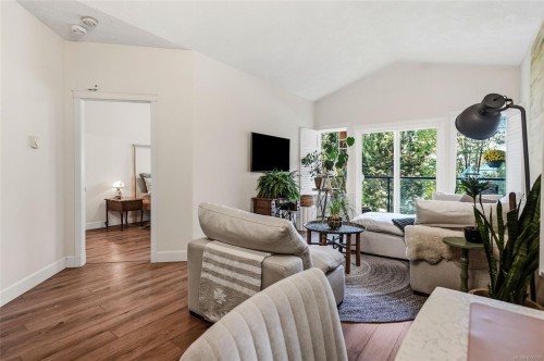 #213-930 Braidwood Rd, Courtenay, BC 
