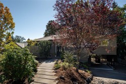 1055 Clarke Rd Central Saanich, BC V8M 1C7
