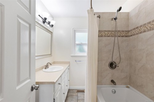 1055 Clarke Rd, Central Saanich, BC 