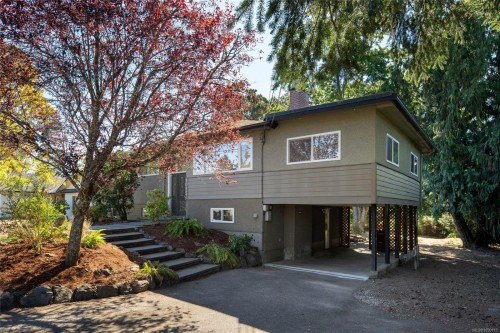 1055 Clarke Rd, Central Saanich, BC 