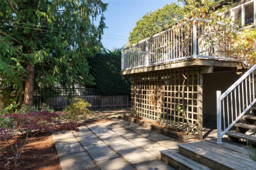 1055 Clarke Rd, Central Saanich, BC 