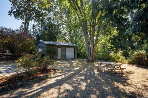 1055 Clarke Rd, Central Saanich, BC 