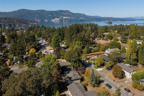 1055 Clarke Rd, Central Saanich, BC 