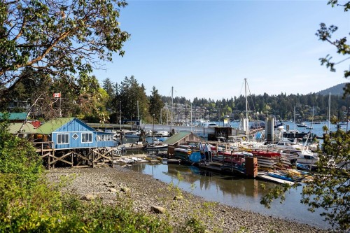 1055 Clarke Rd, Central Saanich, BC 