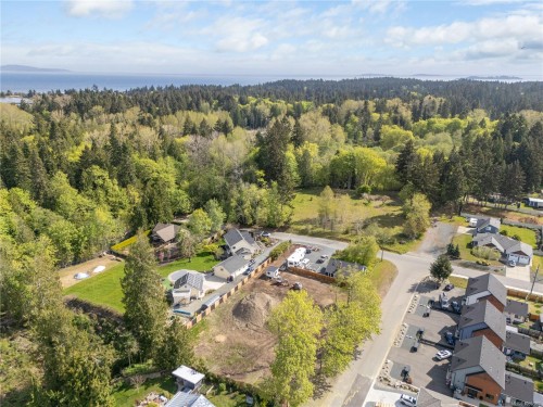 569 Tulip Ave, Parksville, BC 