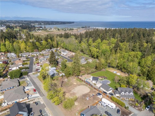 569 Tulip Ave, Parksville, BC 