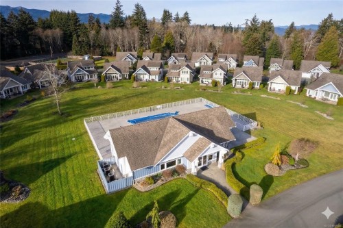 #62-5251 Island Hwy West, Qualicum Beach, BC 