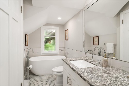1030 St. Charles St, Victoria, BC 