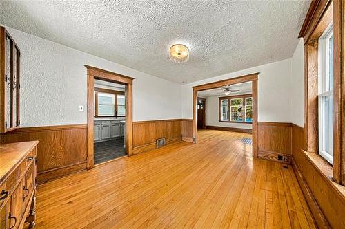 40 Hart Ave, Winnipeg, MB 