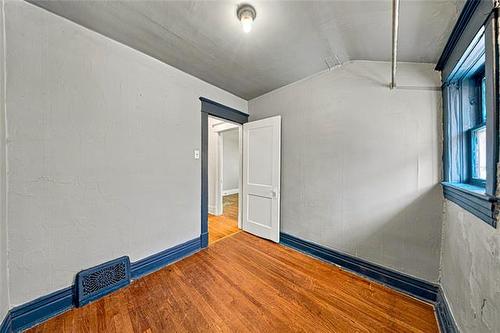 40 Hart Ave, Winnipeg, MB 