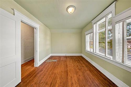 40 Hart Ave, Winnipeg, MB 