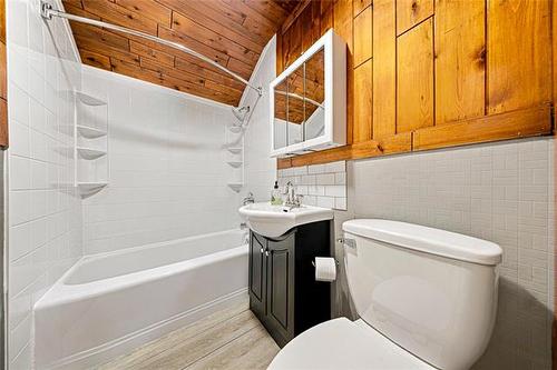 40 Hart Ave, Winnipeg, MB 