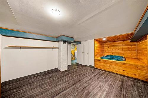 40 Hart Ave, Winnipeg, MB 