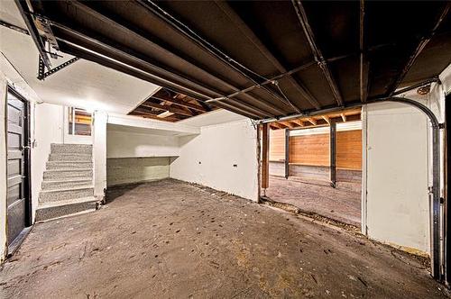 40 Hart Ave, Winnipeg, MB 