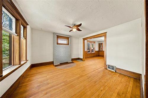 40 Hart Ave, Winnipeg, MB 