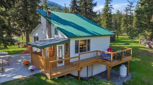 1385 6 Highway, Cherryville, BC 