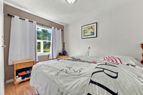 1385 6 Highway, Cherryville, BC 