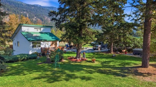 1385 6 Highway, Cherryville, BC 