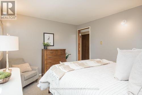 Ideal for guests - 584 Hayward Crescent, Milton, ON 