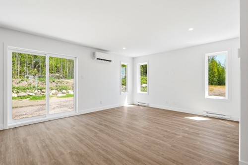 Salon - 403 Rue Sylvestre, Saint-Simon, QC 