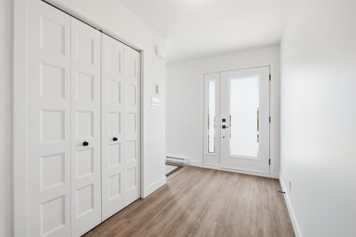 Hall d'entrée/Vestibule - 403 Rue Sylvestre, Saint-Simon, QC 