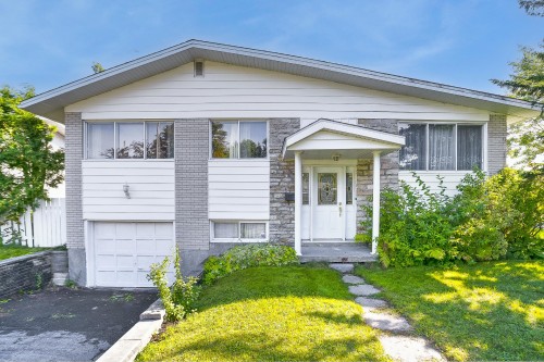 905 Rue Paris  Brossard, QC J4W 1R8