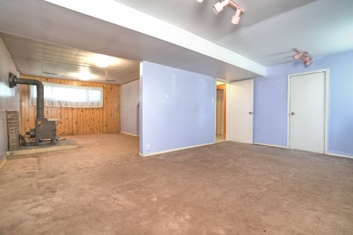 Salle familiale - 905 Rue Paris, Brossard, QC 