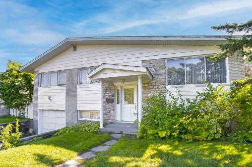 Façade - 905 Rue Paris, Brossard, QC 