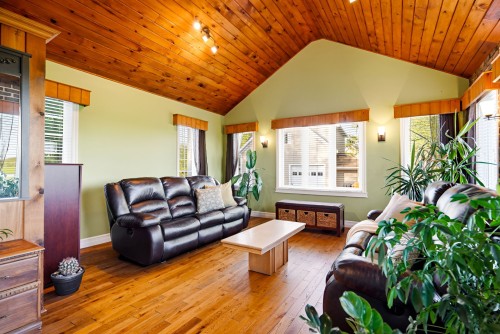 Salon - 1664 Rue Du Pont, Saint-Lambert-De-Lauzon, QC 