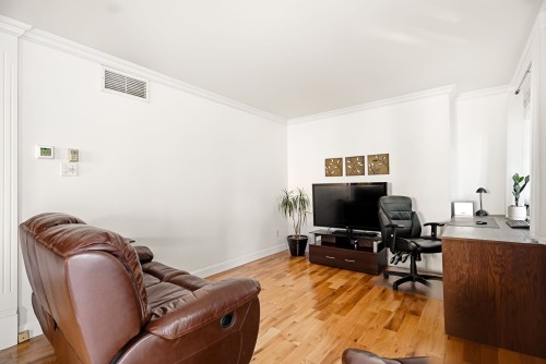 Salon - 1664 Rue Du Pont, Saint-Lambert-De-Lauzon, QC 