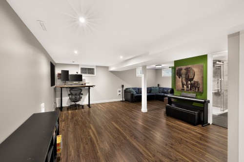 Salle familiale - 22 Rue Félix-Leclerc, Sainte-Julie, QC 
