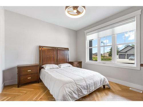 42 Rosewood Crescent, Chatham, ON 