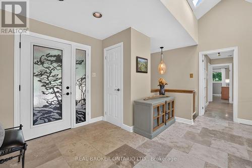 Spacious & Bright Entry Way - 20417 Centre Street, East Gwillimbury, ON 