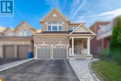 11 LADY GWILLIM AVENUE East Gwillimbury, ON L9N 0B3