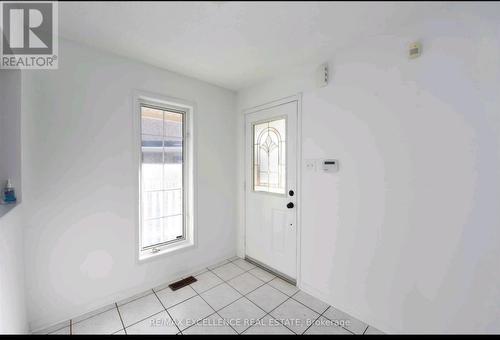 UPPER - 24 HAYLOFT COURT , Brampton, Ontario L6X 4R7 2
