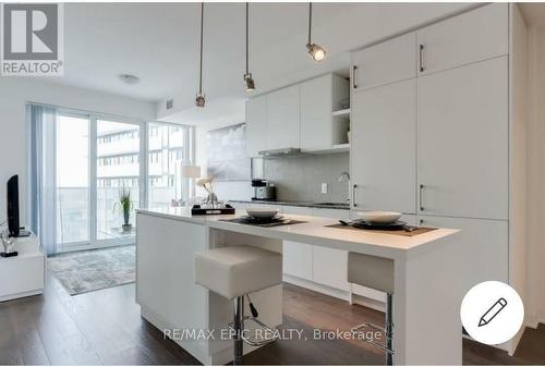 5705 - 100 Harbour Street, Toronto, ON 
