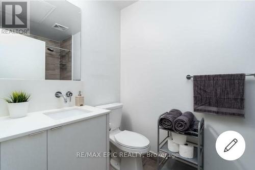 5705 - 100 Harbour Street, Toronto, ON 
