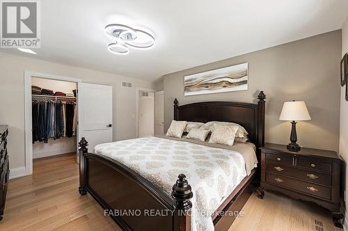 Walk-in Closet - 4767 14Th Line, New Tecumseth, ON 