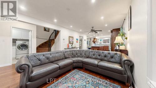 18 Tawn Crescent S, Ajax (Central), ON 